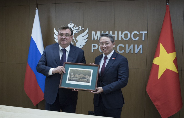 Состоялась встреча глав министерств юстиции Российской Федерации и Социалистической Республики Вьетнам Состоялась встреча глав министерств юстиции Российской Федерации и Социалистической Республики Вьетнам