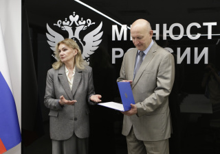 Исполком СНГ передал Минюсту России тексты международных договоров в сфере юстиции, подписанные главами государств